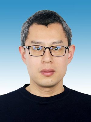 黄  彦