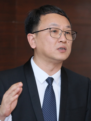 陈  尧