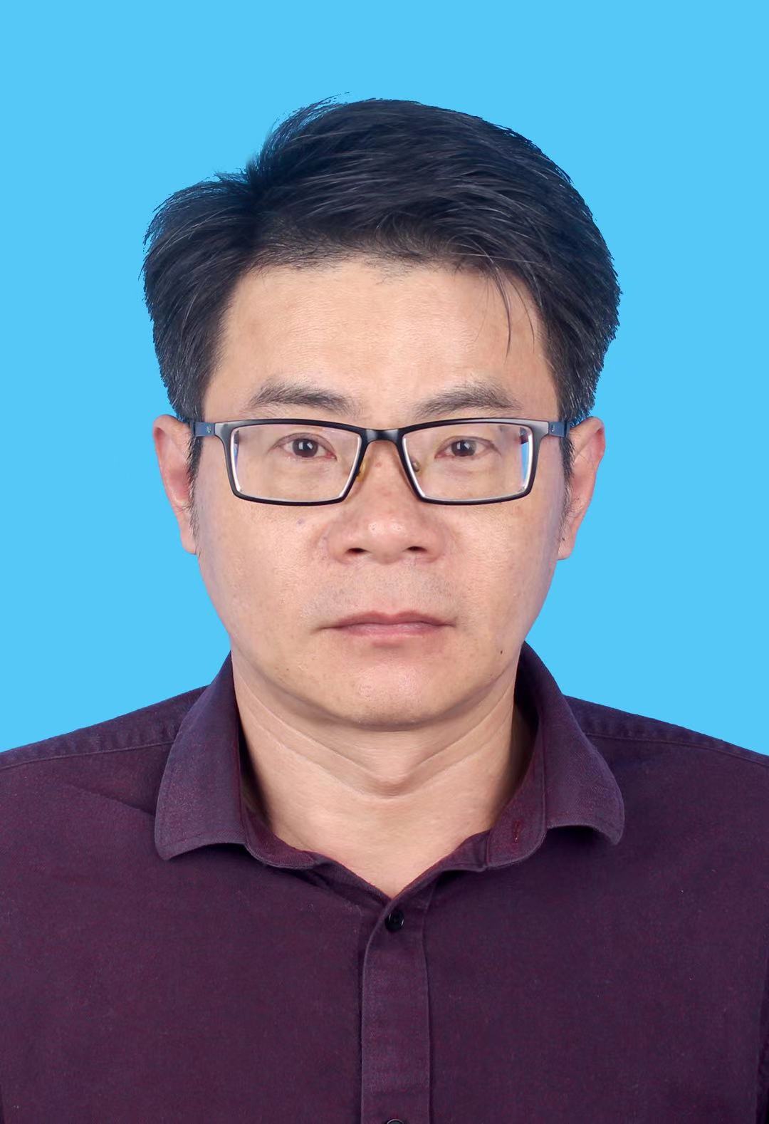 陈震照片
