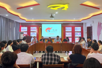 先锋引领，青衿笃行——学院举办“仪光先锋·青衿讲坛”就业育人专题活动